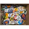 Image 1 : 300 + VARIOUS BUTTON PINS