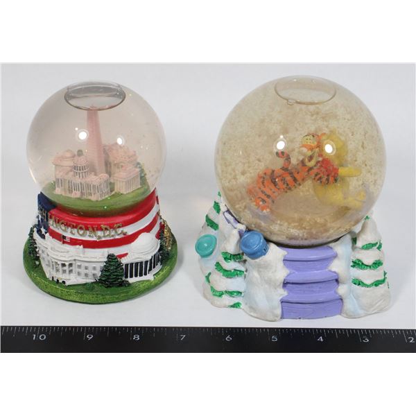 2 SNOW GLOBES DISNEY WINNIE THE POOH AND