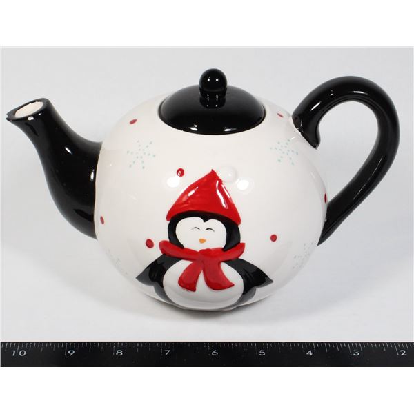 PENGUIN THEMED TEA POT