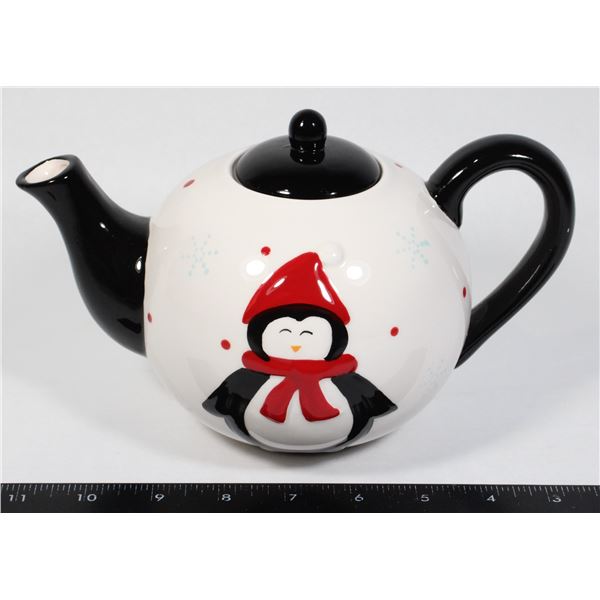 PENGUIN THEMED TEA POT