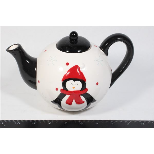 PENGUIN THEMED TEA POT