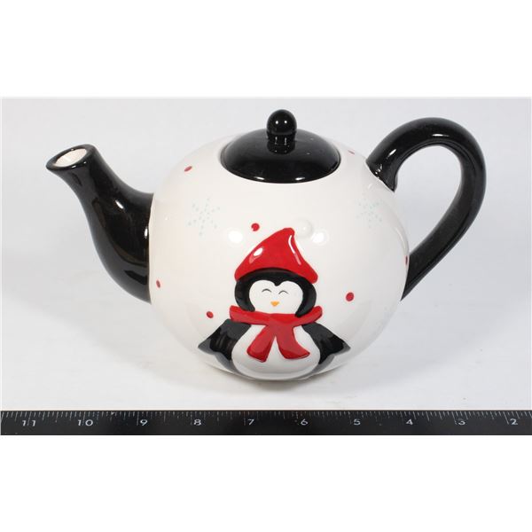 PENGUIN THEMED TEA POT