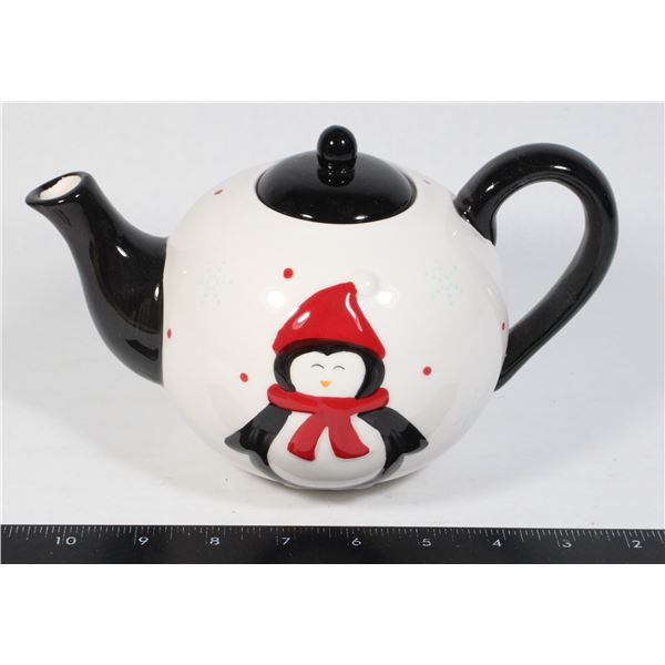 PENGUIN THEMED TEA POT