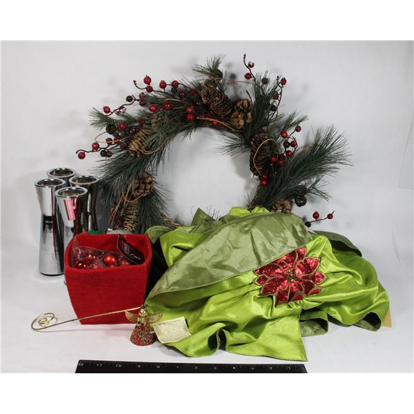 LOT OF CHRISTMAS DECOR