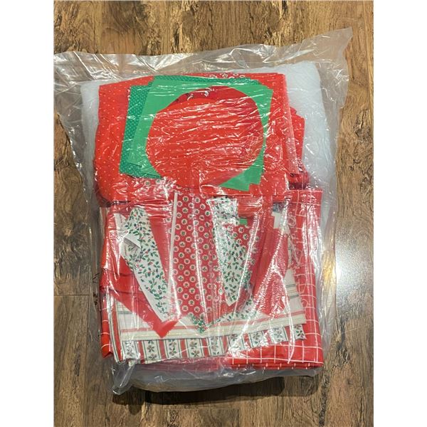 CHRISTMAS QUILTING KIT INCLUDING PRECUTS