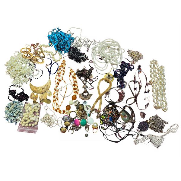 COSTUME JEWELRY LOT