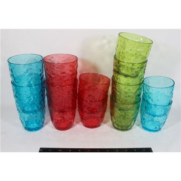 LOT OF PLASTIC DRINKWARE