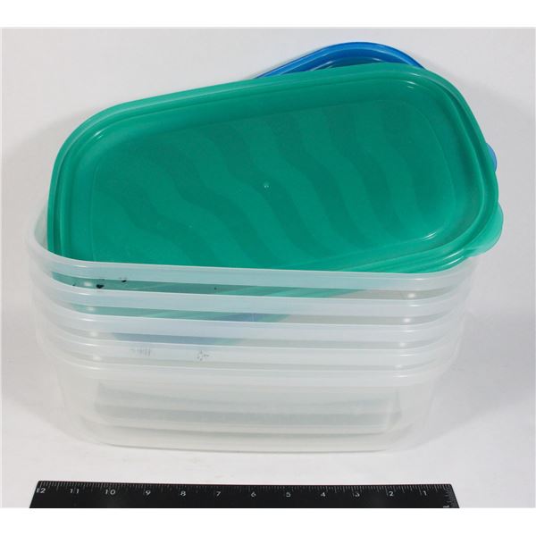 LOT OF PLASTIC STORAGE CONTAINERS WITH LIDS
