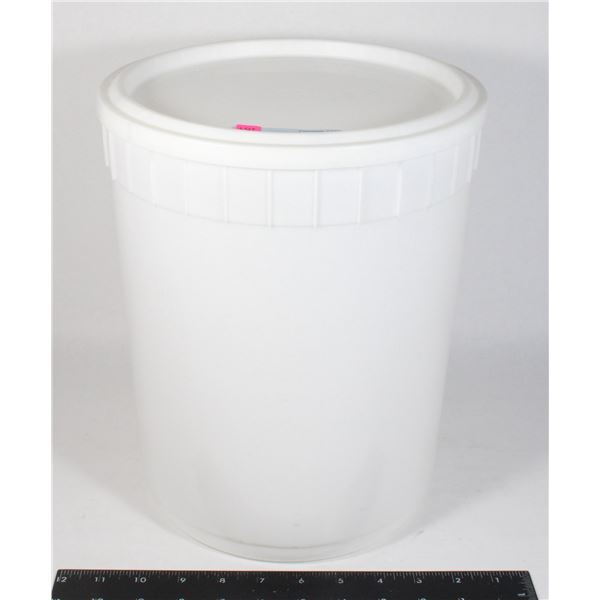 SMALL PLASTIC CONTAINER