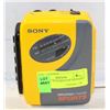 Image 1 : 90'S SONY WALKMAN FM/AM RADIO
