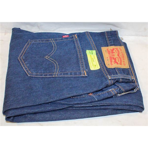 MENS 34X30 LEVIS BLUE JEANS