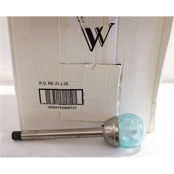 BOX OF 12 GLOBE-STYLE SOLAR GARDEN LIGHTS