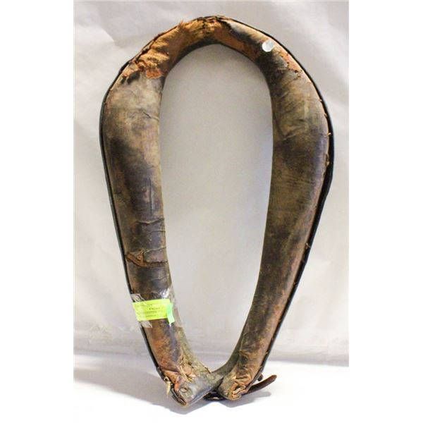 VINTAGE LEATHER HORSE HORSE COLLAR HARNESS YOKE DÉ