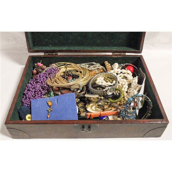 EMBOSSED BOX FILLED WITH JELLWERY