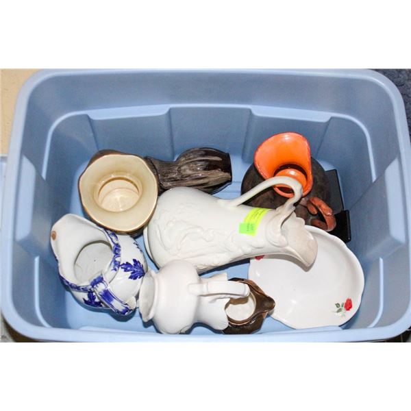 ESTATE LOT OF VARIOUS GLASS JUGS