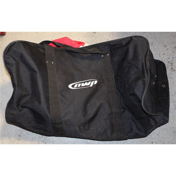 LOT OF VARIOUS STYLE DUFFLE BAGS