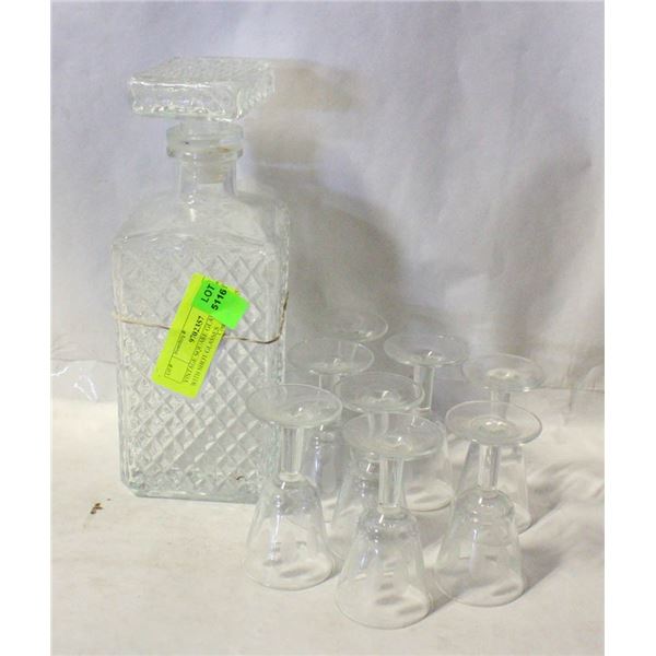 VINTAGE SQUARE GLASS DECANTER WITH SHOT GLASSES