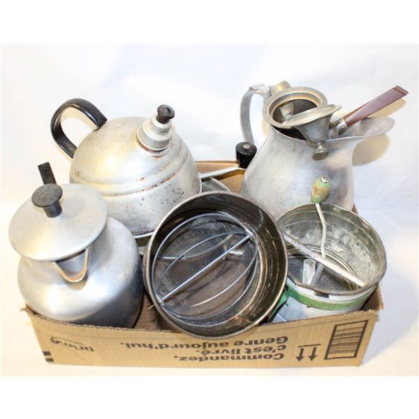 ESTATE OF OF VARIOUS VINTAGE KITCHEN TOOLS