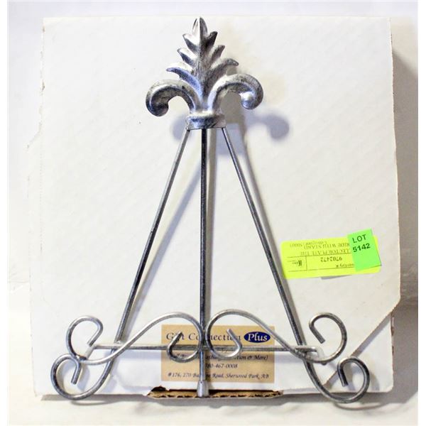 RCMP COLLECTOR PLATE THE MUSICAL RIDE WITH STAND