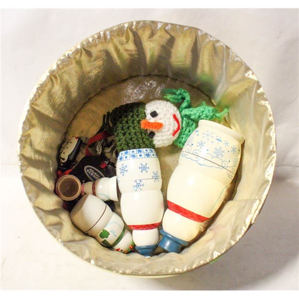 ASSORTED ORNAMENTS & HOLIDAY DECOR