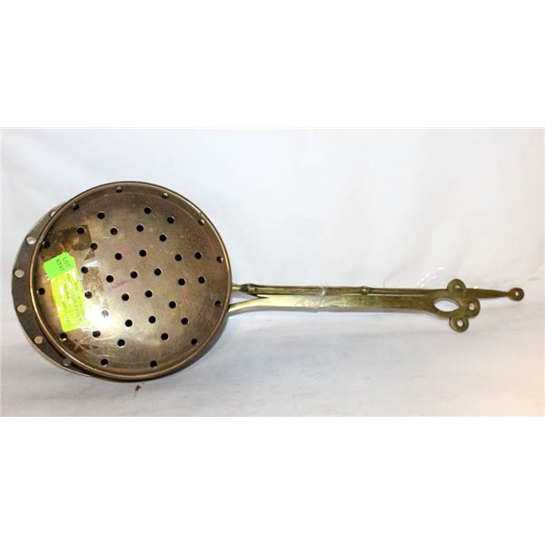 VINTAGE BRASS SKIMMER AND CHESTNUT ROASTER