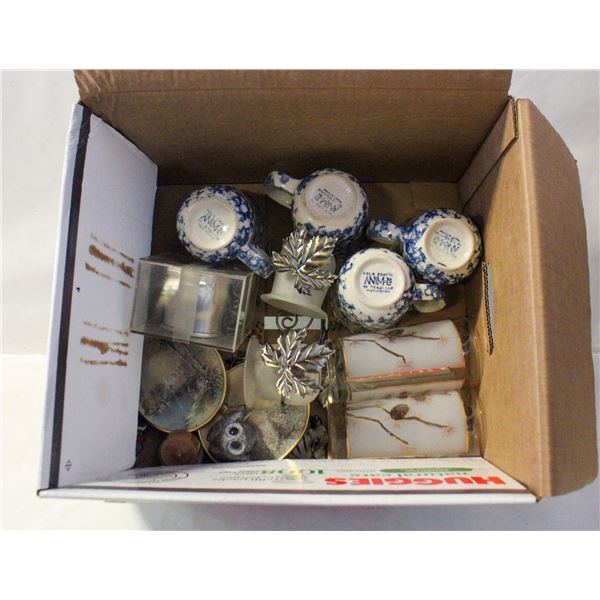 BOX OF VINTAGE COLLECTIBLES INCLUDING MCM