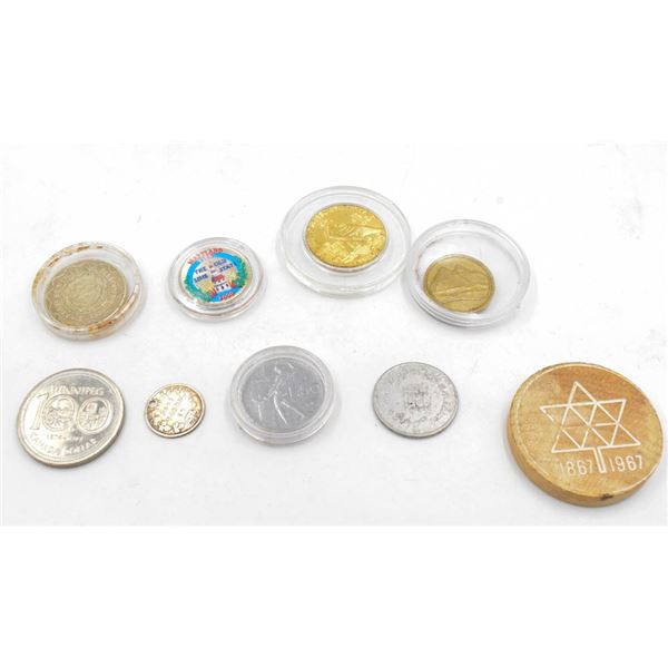 MIXED COIN LOT INCLUDES COLORED QUARTER