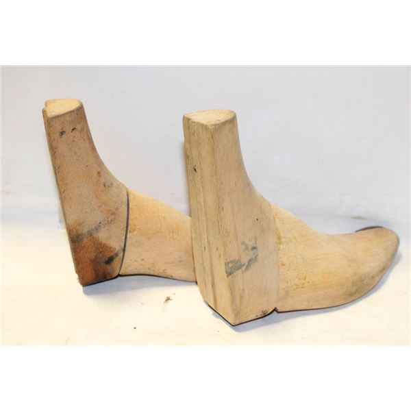 ANTIQUE WOODEN SHOE/BOOT FORM