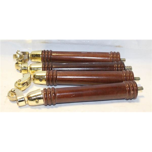 4 VINTAGE TABLE LEGS WITH CASTOS