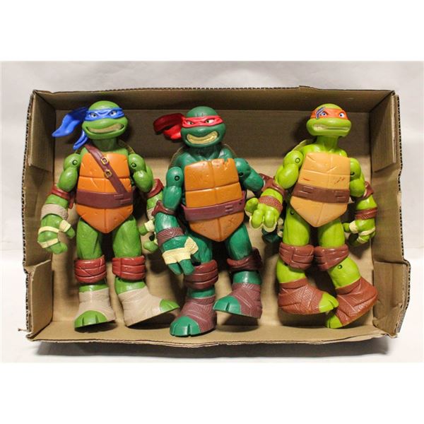 JUMBO NINJA TURTLES ACTION FIGURES