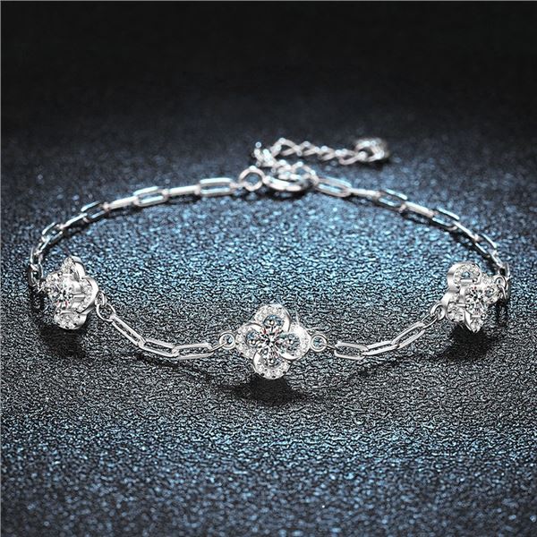 GRA CERTIFIED 4-LEAF CLOVER STYLE ROUND BRILLIANT