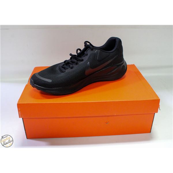 NIKE REVOLUTION 7 NAVY MENS SIZE 10