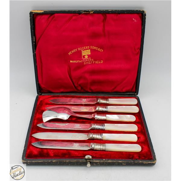 SET OF 4 BUTTER KNIVES WITH MOTHER OF PEARL