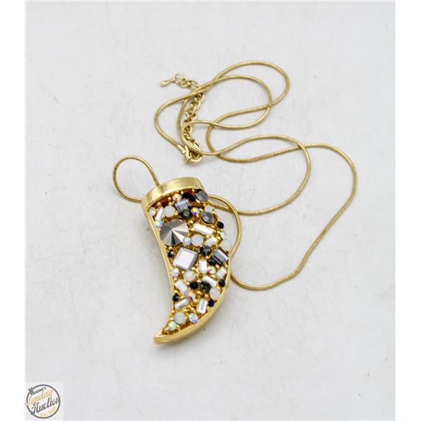 GOLD TONE NECKLACE WITH JEWELED TOOTH PENDANT