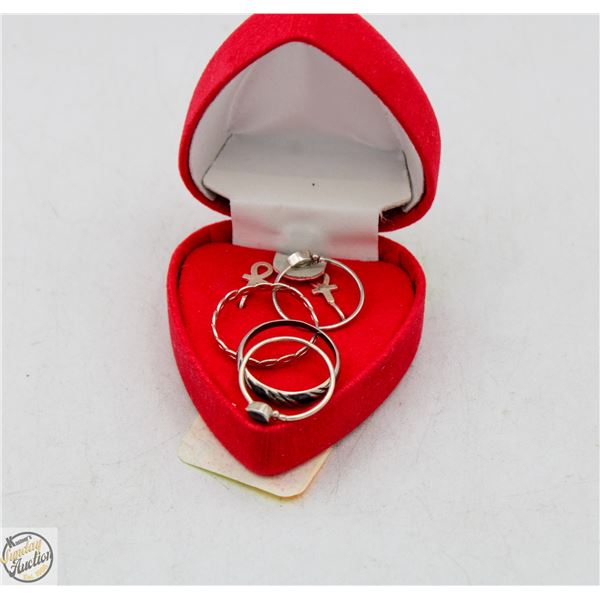 SET OF SILVER EARRINGS AND 4 SILVER RINGS SIZE