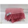 Image 1 : 100% WOOL VINTAGE PINK BLANKET