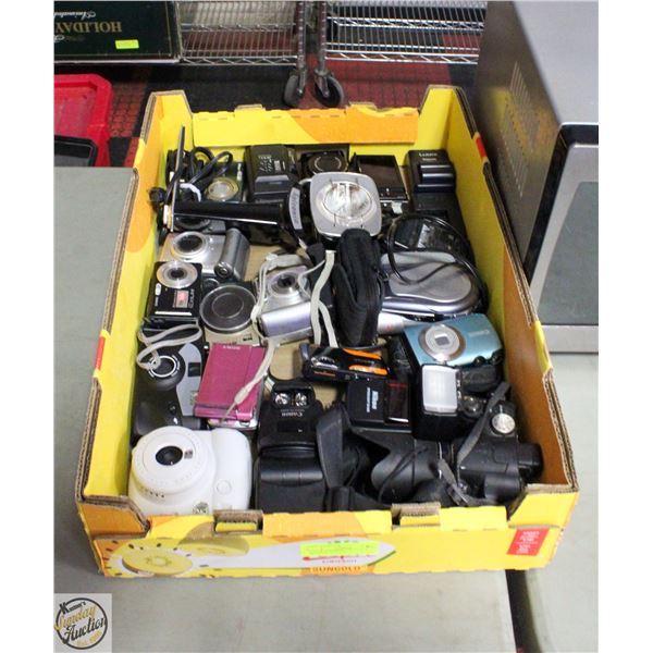 LOT OF ASSORTED VINTAGE & MODERN CAMERAS