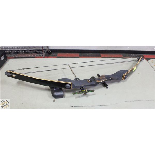 CANADA MADE COMPOUND BOW WITH SIGHTS & HOLDER