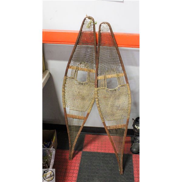 PAIR OF VINTAGE SNOWSHOES