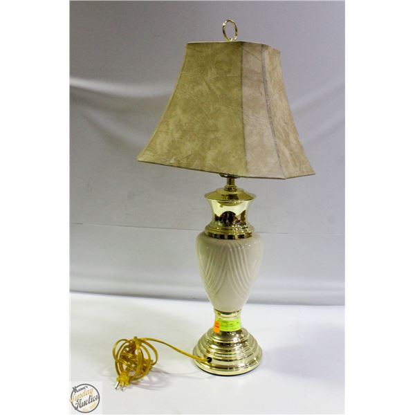 VINTAGE TABLE LAMP