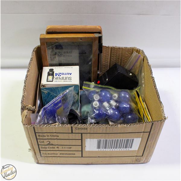 LOT OF VARIOUS VINTAGE CAMERA EQUIPMENT