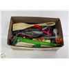 Image 1 : BOX VINTAGE KITCHEN UTENSILS