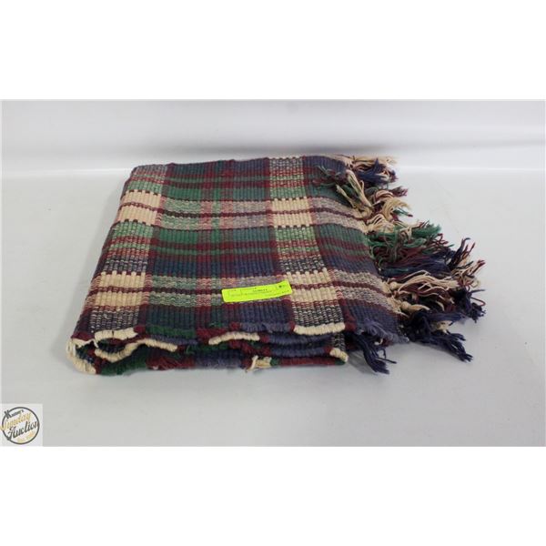 30" X 43" WOVEN CARPET