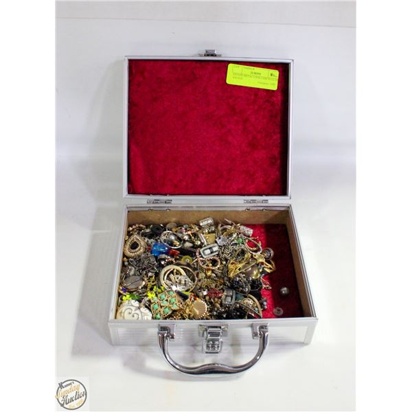 ESTATE METAL LOCK CASE FULL OF ESTATE