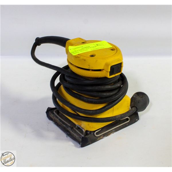 DEWALT DW411 PALM GRIP SANDER, TESTED