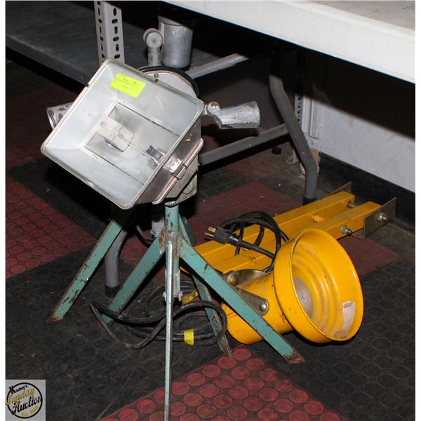 LOT OF VINTAGE GARAGE WORK LIGHTS