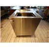 Image 5 : Stainless International Ice Bin 24" x 28" x 32"H