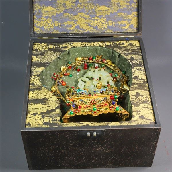 Hetian Jade Gilded Spiral Auspicious Dragon