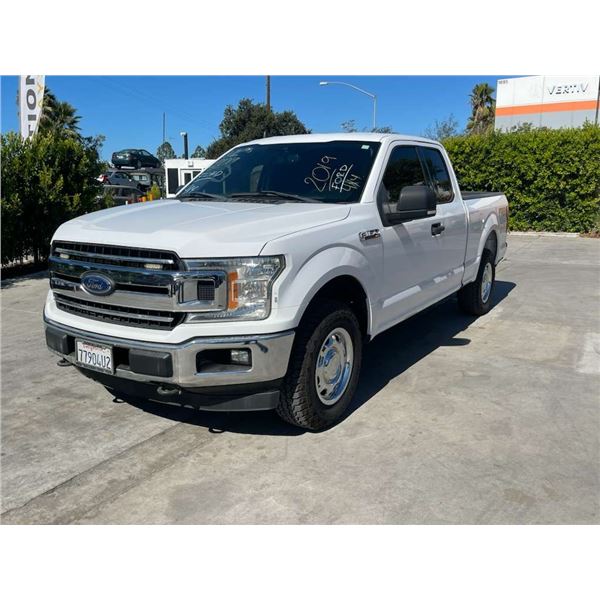 FORD  F-150 2019 O/S TITLE 2 DAYS