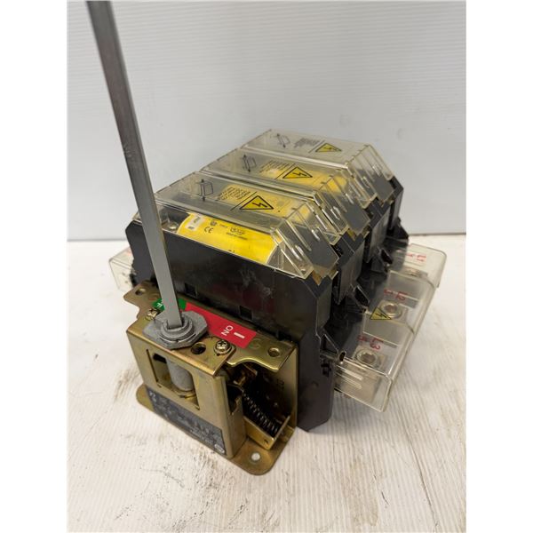 Allen-Bradley #194R-NJ200P3 w/ 3 #LPJ-200SP Fuses